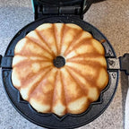 Mini Máquina de Bolos Portátil 3 em 1: Faça Bolos, Donuts e Waffles Perfeitos em Minutos!